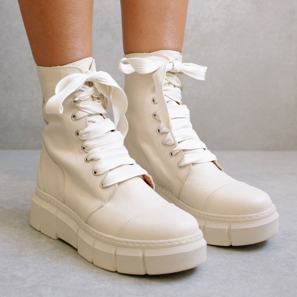ALOHAS Can Can Boot Beige